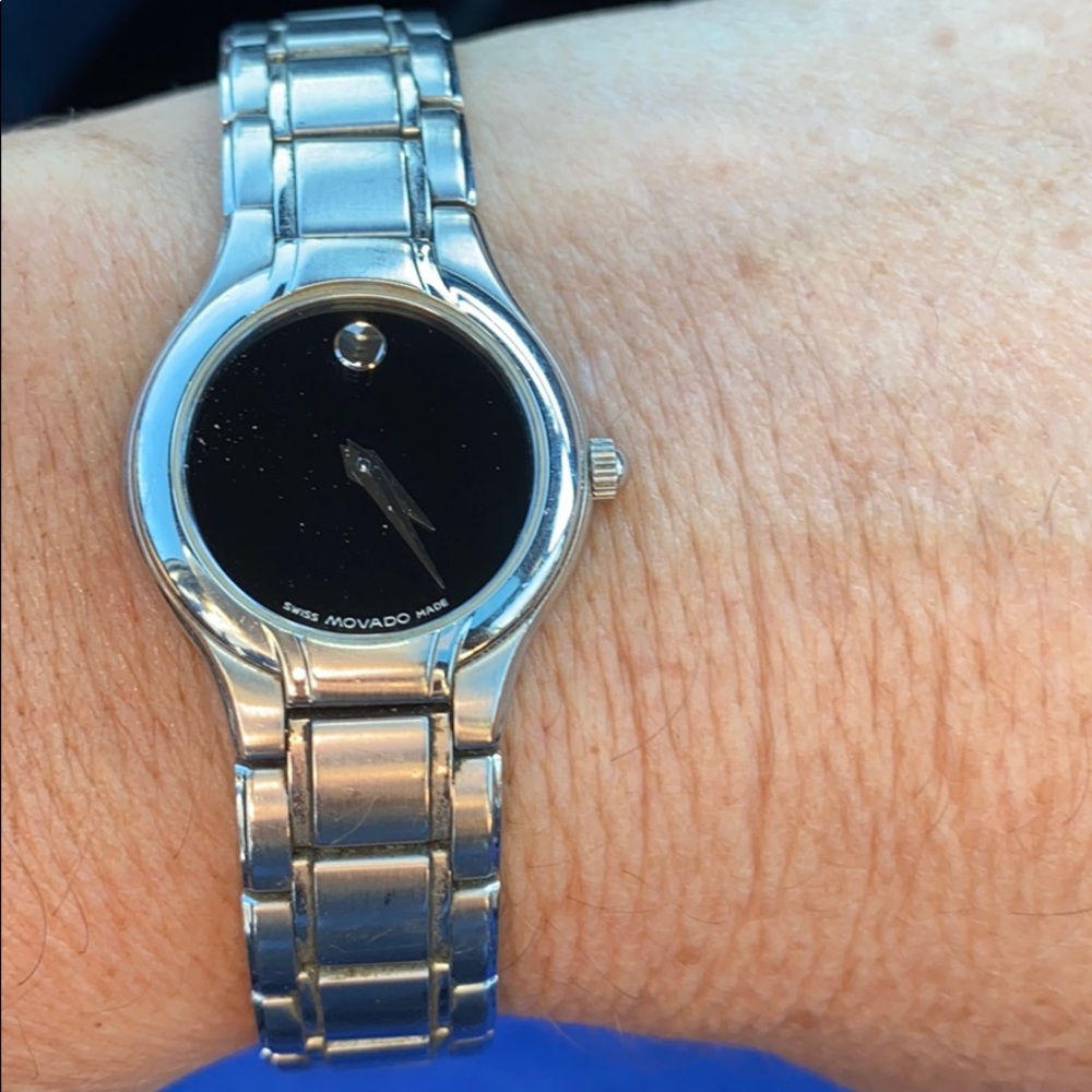 Women’s Movado watch in classic Silvertone & black face 100% Authentic - Picture 8 of 14